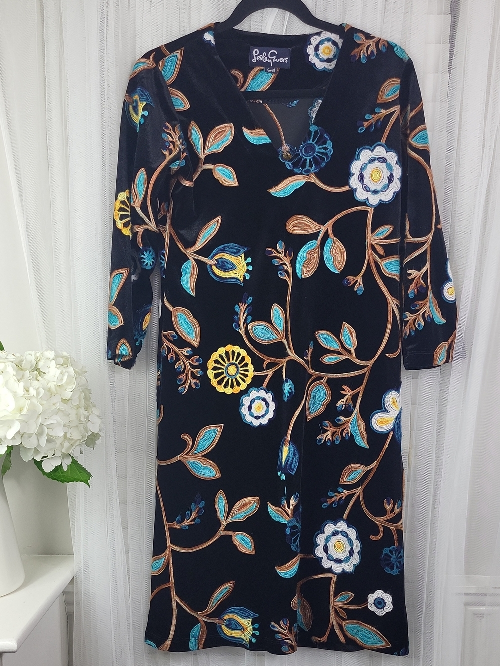 Lesley Evers Black Floral Velvet Embroidered V-Neck 3/4 sleeve Dress. Size S
